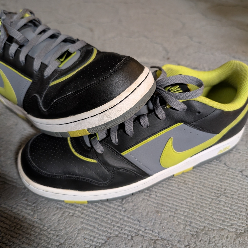 Nike Men's Black, Gray, and Yellow Sneakers
